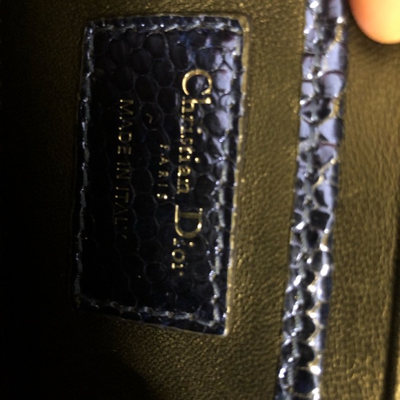 Sale ends today get your Dior clutch while lasts - Picture 3 of 8